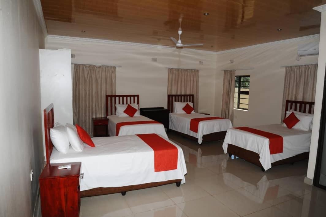 Pillacol Guest House Victoria Falls Eksteriør bilde