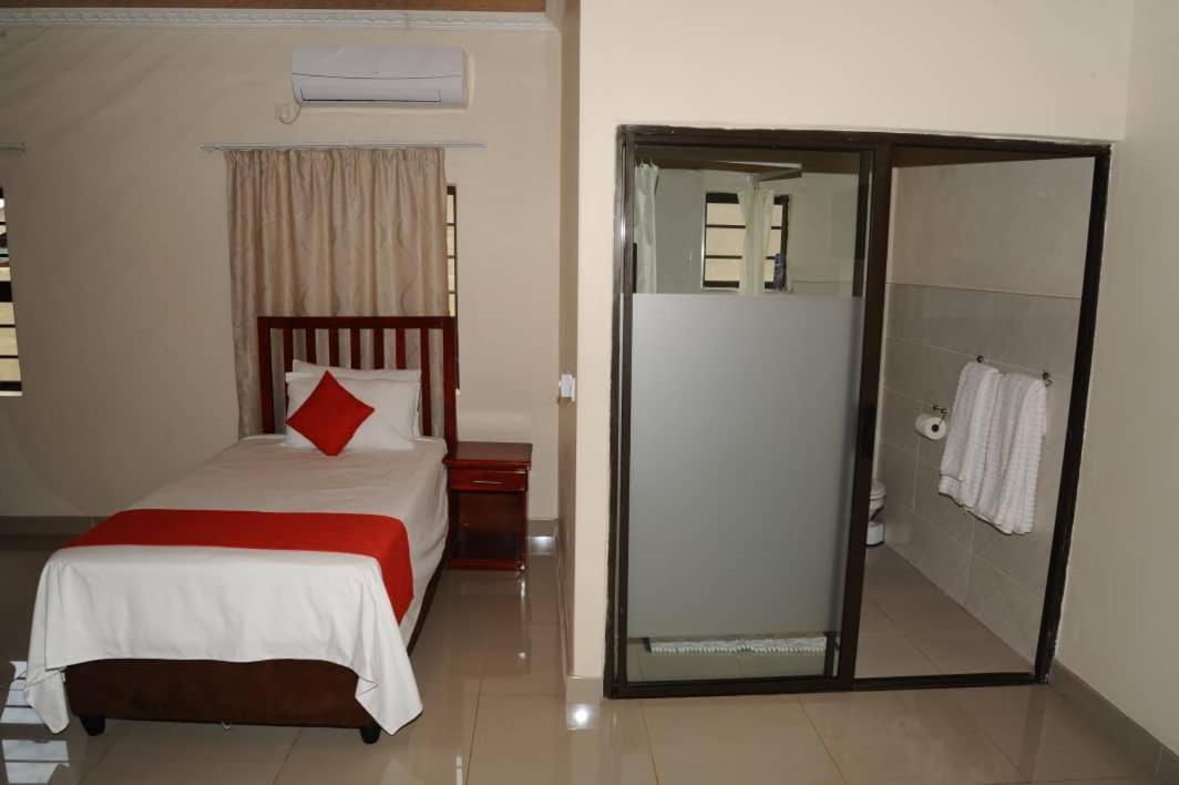 Pillacol Guest House Victoria Falls Eksteriør bilde