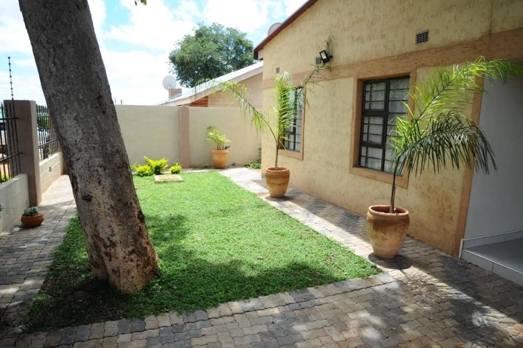 Pillacol Guest House Victoria Falls Eksteriør bilde
